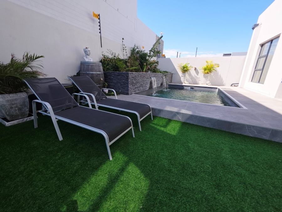 5 Bedroom Property for Sale in Sandown Western Cape